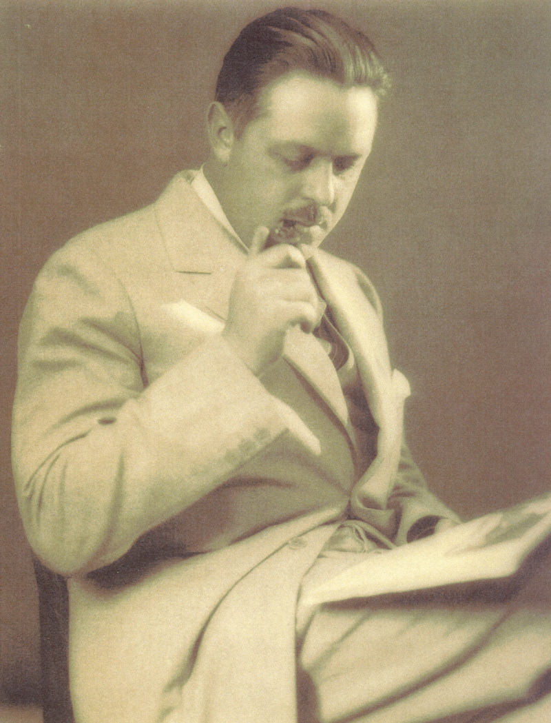 Picture of Robert P. Scripps reading a newspaper while holding a pipe in 1917